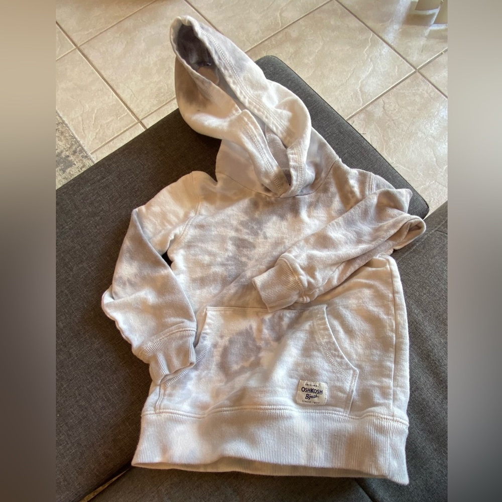 Toddler boys hoodie sweatshirt (grey & white tie die) size 4t fits slim. Worn 2x